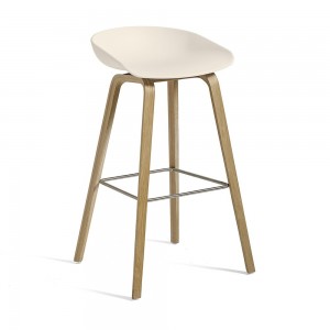 Taburete de madera AAS 32 de Hay. Diseños modernos.