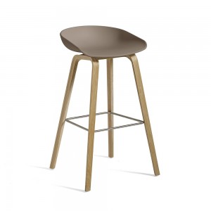 Taburete de madera AAS 32 de Hay. Diseños modernos.