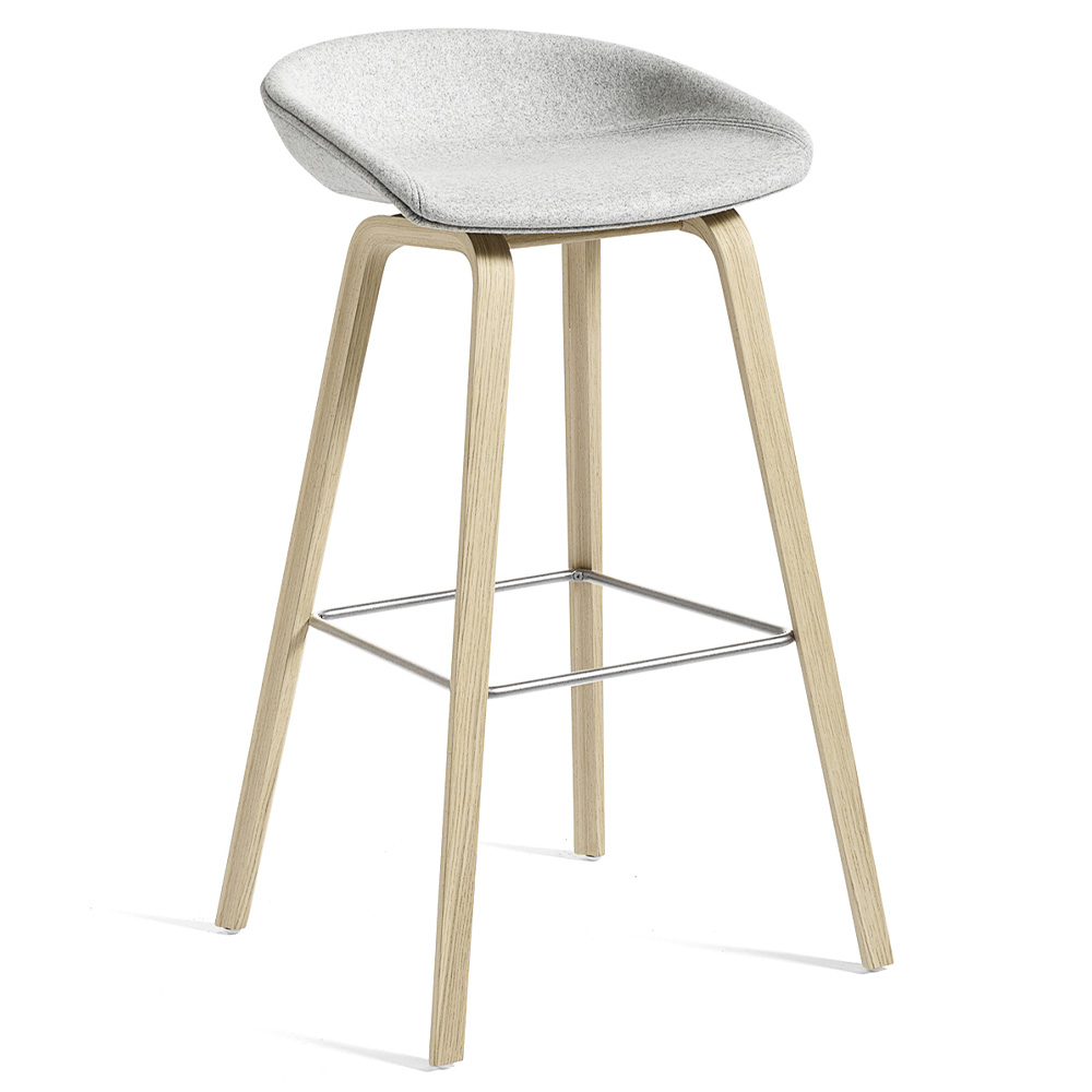 Taburete AAS 33 tapizado de Hay ideal para espacios interiores modernos.