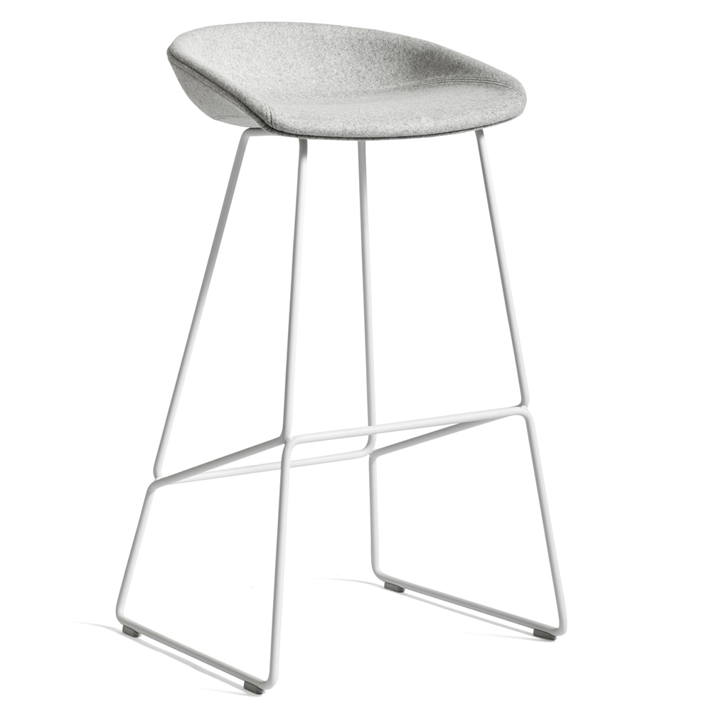 Taburete AAS 39 tapizado y de acero de Hay para cafés y restaurantes.