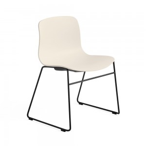 Silla AAC 08 de acero y polipropileno de Hay ideal para espacios modernos.