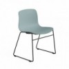 Silla AAC 08 de acero y polipropileno de Hay ideal para espacios modernos.