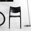 Silla Laclasica tapizada de Stua. Excelente silla para el hogar o espacios contract.