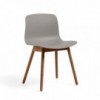 Silla AAC 12 de madera y polipropileno de HAY ideal para espacios exclusivos.
