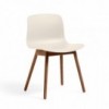 Silla AAC 12 de madera y polipropileno de HAY ideal para espacios exclusivos.