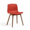 Silla AAC 12 de madera y polipropileno de HAY ideal para espacios exclusivos.