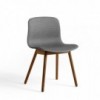 Silla AAC 13 tapizada de Hay, estilo nórdico y asiento tapizado para comedor.