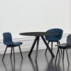 Silla AAC 13 tapizada de Hay, estilo nórdico y asiento tapizado para comedor.