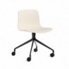 Silla AAC 14 de aluminio y polipropileno de Hay ideal para espacios modernos.