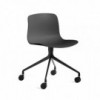 Silla AAC 14 de aluminio y polipropileno de Hay ideal para espacios modernos.