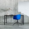 Silla de aluminio y polipropileno tapizada de Hay ideal para las oficinas