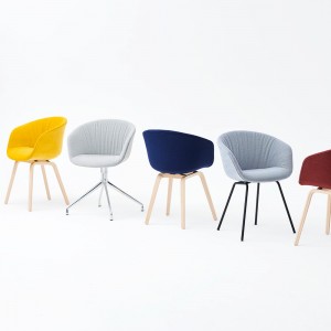 Silla AAC 21 tapizado Soft de aluminio y polipropileno tapizada y acolchada de Hay ideal para las oficinas.