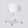 Silla nórdica de acero y polipropileno AAC 24 de Hay ideal para espacios modernos.