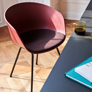 Silla AAC 26 ideal para comedores modernos y exclusivos de Hay.