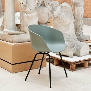 Silla AAC 26 ideal para comedores modernos y exclusivos de Hay.