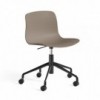 Silla AAC 50 de aluminio y polipropileno de Hay ideal para espacios modernos.