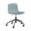 Silla AAC 50 de aluminio y polipropileno de Hay ideal para espacios modernos.