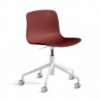 Silla AAC 50 de aluminio y polipropileno de Hay ideal para espacios modernos.