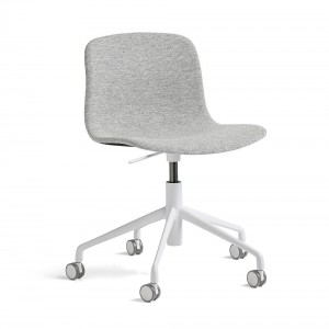 Silla AAC 51 de aluminio y polipropileno tapizada de Hay ideal para las oficinas