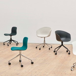 Silla AAC 53 tapizada de aluminio y polipropileno tapizada de Hay ideal para las oficinas