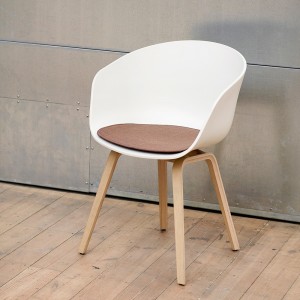 Cojin AAC de Hay. Complementos de diseño ideales para la sillas y taburetes Hay.
