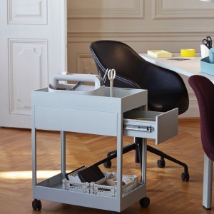 Silla AAC 153 tapizada de Hay. Diseño para oficinas y escritorios.