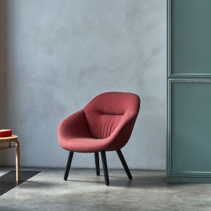 Butaca AAL 82 tapizado Soft de Hay para interiores, estilo nórdico y asiento tapizado.
