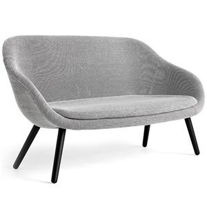 Sofa AAL de Hay. Diseño tapizado y de madera maciza.