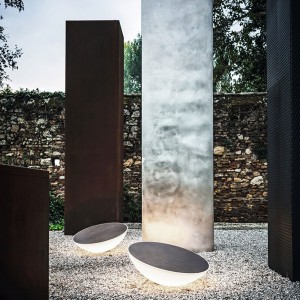 Lámpara de suelo exterior Solar de Foscarini. Lámparas modernas. Luminarias de exterior.