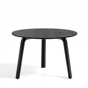 Mesa auxiliar Bella Coffee de Hay en madera para salones modernos.