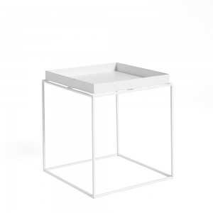Mesa auxiliar multifuncional Tray M de HAY con gran diseño elegante y versatil.