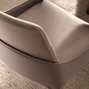 Silla Plié de Fiam. Sillas de diseño moderno para comedor. Sillas tapizadas.