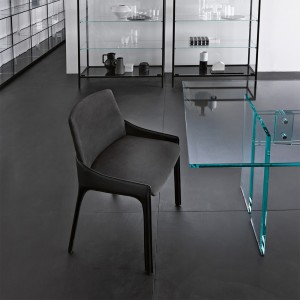 Silla Plié de Fiam. Sillas de diseño moderno para comedor. Sillas tapizadas.