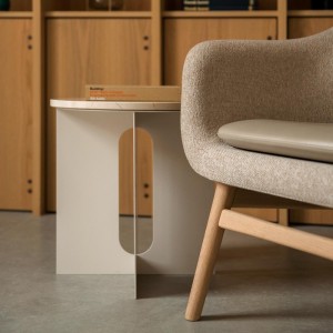 Mesa auxiliar Androgyne Acero de de Audo Copenhagen. Mesas modernas.