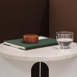 Mesa auxiliar Androgyne Acero de de Audo Copenhagen. Mesas modernas.