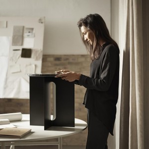 Mesa auxiliar Androgyne Acero de de Audo Copenhagen. Mesas modernas.