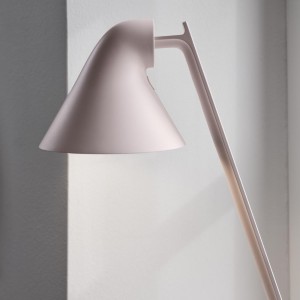 Lámpara NJP mini de sobremesa de Louis Poulsen de diseño moderno y elegante.