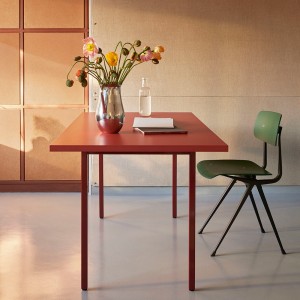 Mesa Two-colour de diseño moderna y elegante de Hay para instalaciones.