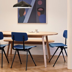Mesa de madera Triangle de Hay elegante y moderna estilo nordico original.