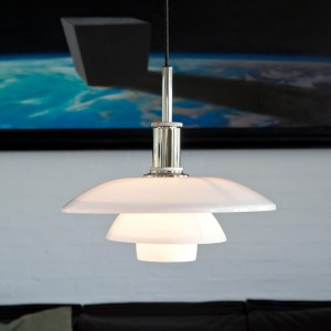 Lámpara PH 4½-4 Glass Suspendida de Louis Poulsen con diseño moderno y elegante.