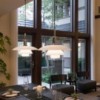 Lámpara PH 4½-4 Glass Suspendida de Louis Poulsen con diseño moderno y elegante.