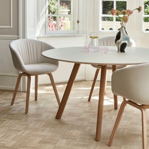 Mesa de madera moderna Copenhague CPH25 Round de HAY.