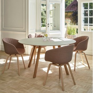 Mesa de madera moderna Copenhague CPH25 Round de HAY.