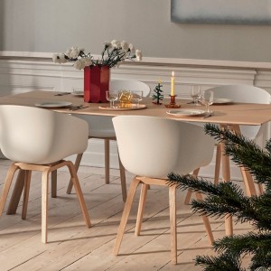 Mesa Copenhague CPH30 de HAY. Mesa de diseño para comedor y oficina.