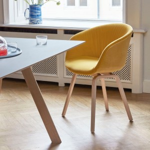 Mesa Copenhague CPH30 de HAY. Mesa de diseño para comedor y oficina.