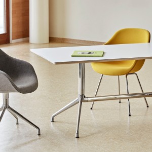 Mesa rectangular AAT 10 de madera y aluminio de Hay. Muebles de diseño.