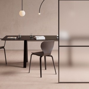 Silla compacta de diseño. Moderna Silla Ears en madera para interiores.