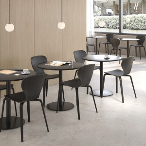 Silla compacta de diseño. Moderna Silla Ears en madera para interiores.