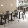 Silla compacta de diseño. Moderna Silla Ears en madera para interiores.