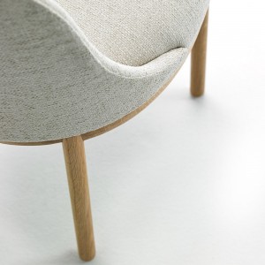 Silla Aleta base madera de Viccarbe.
